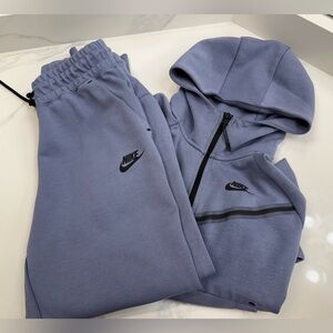 Nike Tech tracksuit / hoodie set - light purple/lavender/bluish tone.